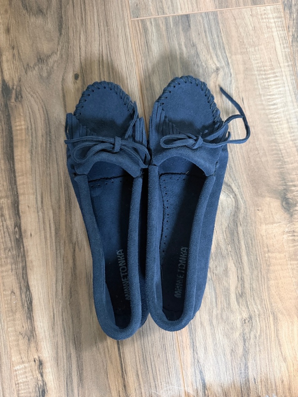 Minnetonka Navy Suede Bow Moccasin Flats